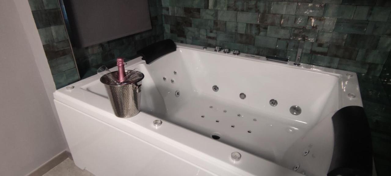 Latorre Jacuzzi Jerez Apartment Jerez de la Frontera Exterior photo